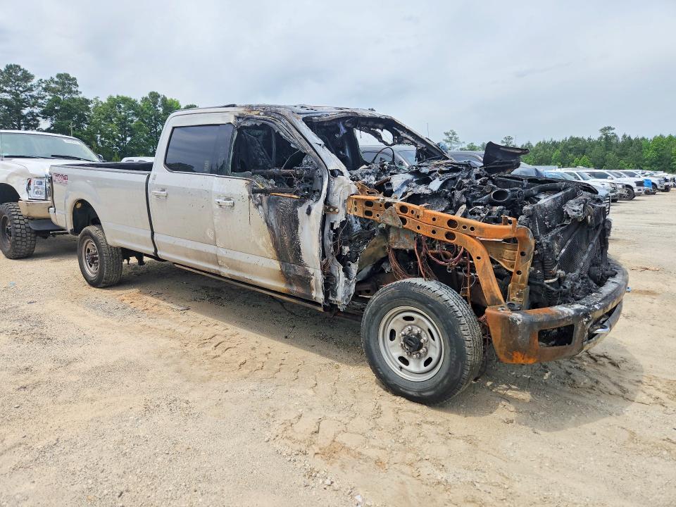 2017 Ford F-350 super duty VIN 1FT8W3BT7HEC36556 COPART salvage auction — ENGINE BURN, Sc - Cert Of Title-Salvage Non-Rem, sold $1,550 on 2026-07-20 (photo 4)