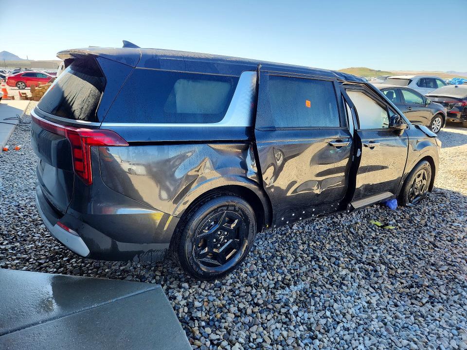 2026 Kia Carnival VIN KNDNB5K37T6601833 COPART salvage auction — ROLLOVER, UT - SALVAGE CERTIFICATE, sold $5,800 on 2026-07-17 (photo 3)