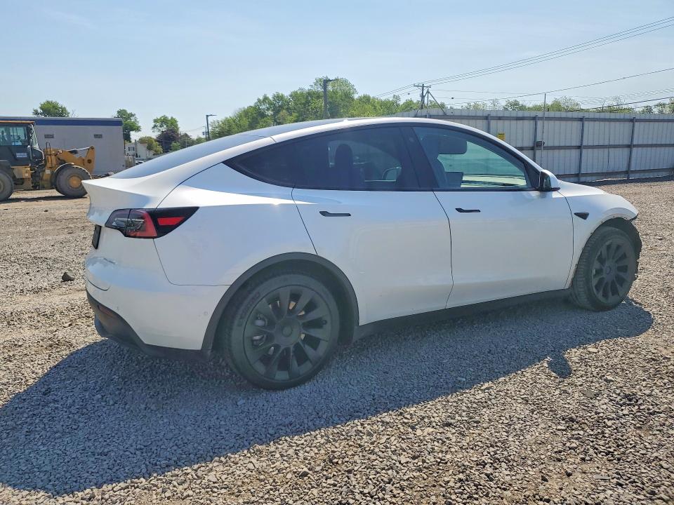 2021 Tesla Model y VIN 5YJYGAEE3MF136901 COPART salvage auction — FRONT END, NJ - CERT OF TITLE-SALVAGE, sold $10,700 on 2026-07-31 (photo 3)