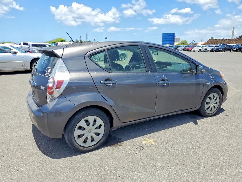 2014 Toyota Prius c VIN JTDKDTB3XE1570143 COPART salvage auction — MINOR DENT/SCRATCHES, HI - CERTIFICATE OF TITLE, sold $90 on 2026-07-27 (photo 3)