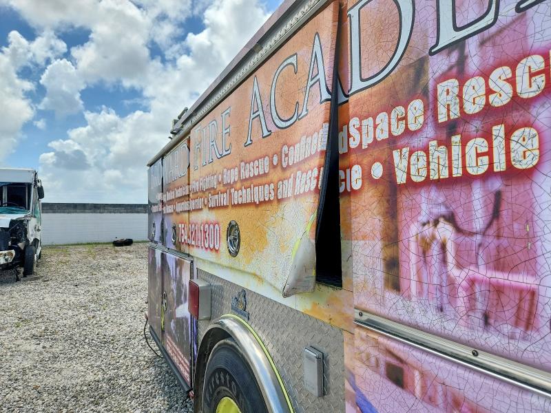 1995 Spartan motors Firetruck VIN 4S7GT9C07SC017366 COPART salvage auction — NORMAL WEAR, FL - CERTIFICATE OF TITLE, sold $3,000 on 2026-07-08 (photo 9)
