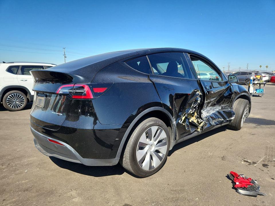 2023 Tesla Model 3 VIN 7SAYGDEE0PA061595 COPART salvage auction — SIDE, Salvage Title, sold $250 on 2026-08-03 (photo 3)