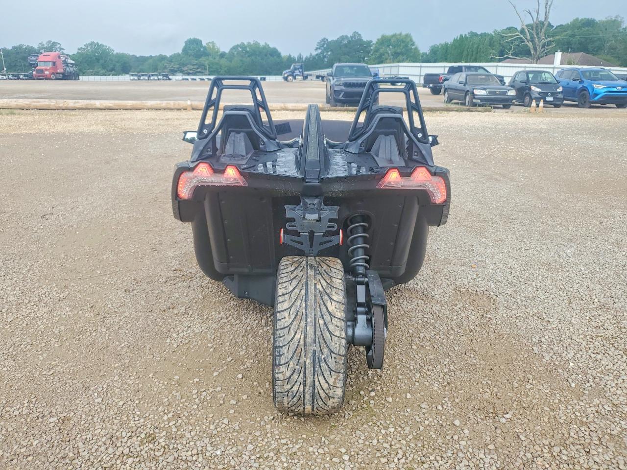 2017 Polaris SLINGSHOT VIN 57XAASFA3H8120506 COPART salvage auction — Minor Dent/Scratches, FL - CERTIFICATE OF TITLE (P), sold $9,900 on 2026-07-07 (photo 4)