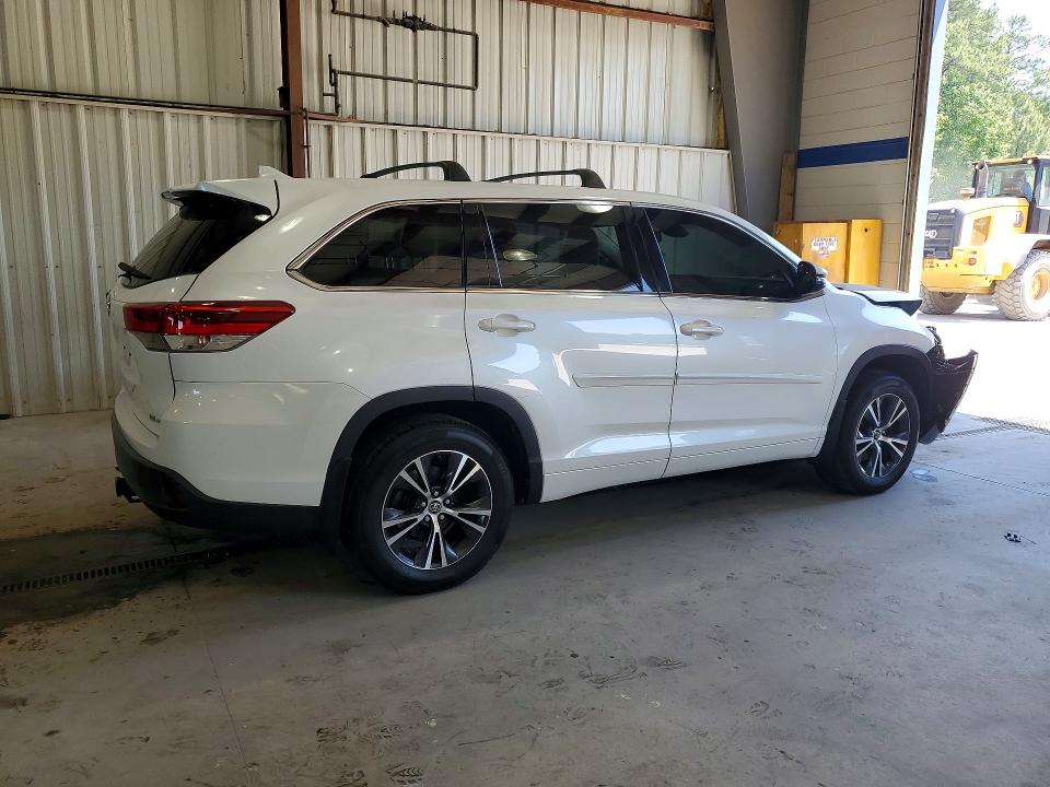 2017 Toyota Highlander VIN 5TDBZRFH0HS481375 COPART salvage auction — FRONT END, Va - Cert Of Title - Salvage, sold $6,000 on 2026-07-31 (photo 3)