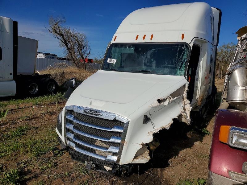 2026 Freightliner Cascadia 126 VIN 3AKJHHDR2TSWH2545 COPART salvage auction — BURN, MN - CERT OF TITLE-SALVAGE, sold $15,700 on 2026-08-04 (photo 2)