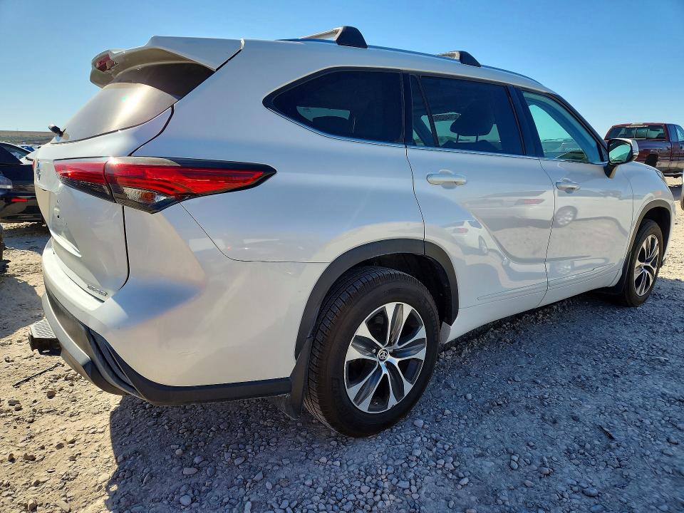 2021 Toyota Highlander VIN 5TDHZRBH5MS551589 COPART salvage auction — MINOR DENT/SCRATCHES, Ut - Certificate Of Title, sold $20,500 on 2026-07-24 (photo 3)
