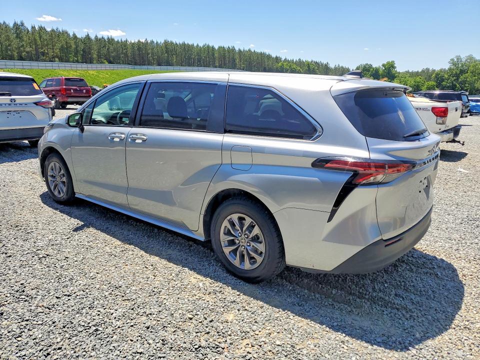 2022 Toyota Sienna VIN 5TDKRKEC9NS115746 COPART salvage auction — DAMAGE HISTORY, OH - DEALER ONLY CLEAN TITLE, sold $13,200 on 2026-07-09 (photo 2)