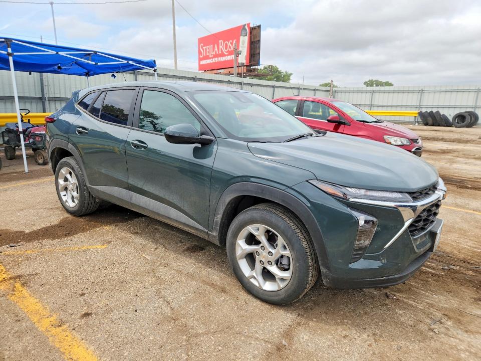 2025 Chevrolet Trax VIN KL77LFEP1SC131225 COPART salvage auction — HAIL, Ks - Cert Of Title-Salvage, sold $9,300 on 2026-07-20 (photo 4)