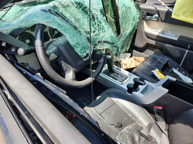 2010 Mercury Mariner VIN 4M2CN9H70AKJ04623 COPART salvage auction — ROLLOVER, Tx - Salvage Vehicle Title, sold $250 on 2026-07-02 (photo 8)