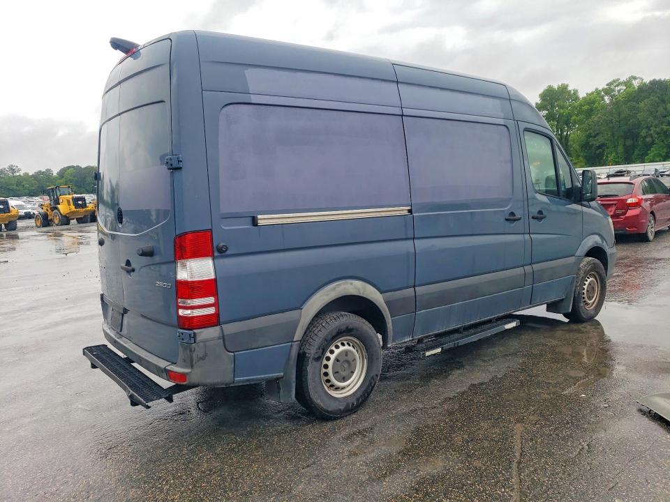 2018 Mercedes-benz VIN WD3PE7CD2JP624277 COPART salvage auction — MINOR DENT/SCRATCHES, Va - Dealer Only Clean Title, sold $8,500 on 2026-07-28 (photo 3)