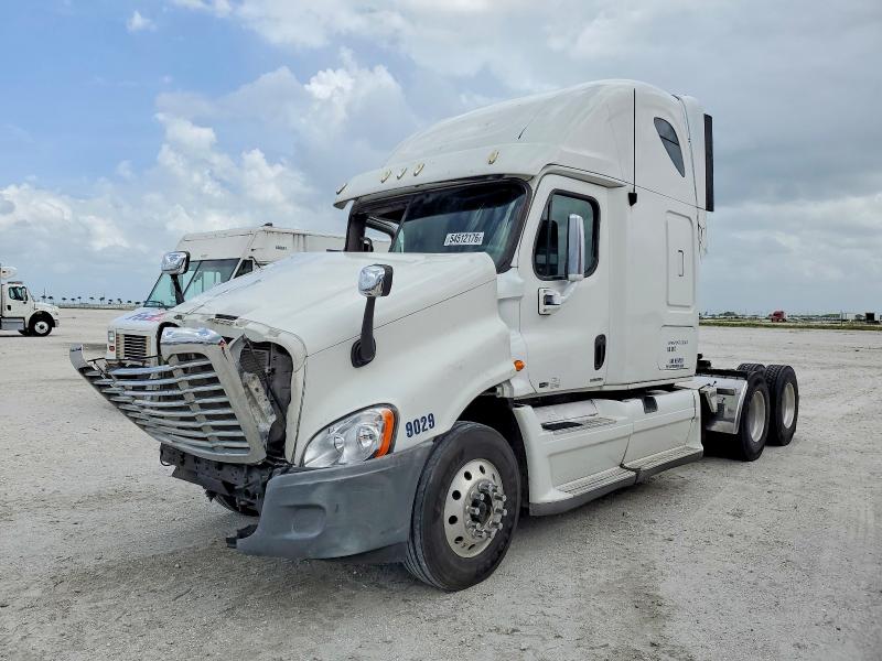 2012 Freightliner Cascadia 125 VIN 1FUJGLDR7CSBE9029 COPART salvage auction — FRONT END, FL - CERT OF TITLE SLVG REBUILDABLE, sold $15 on 2026-07-09 (photo 2)