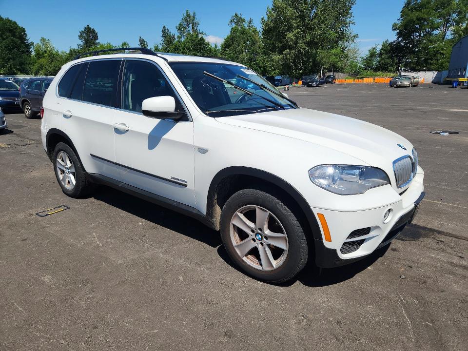 2013 BMW X5 VIN 5UXZW0C59D0B92717 COPART salvage auction — MINOR DENT/SCRATCHES, Nj - Certificate Of Title, sold $3,600 on 2026-07-27 (photo 4)