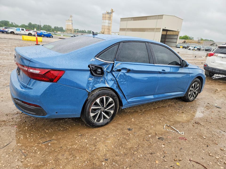 2025 Volkswagen Jetta VIN 3VW5X7BU5SM109190 COPART salvage auction — SIDE, Mo - Cert Of Title-Repossessed (P), sold $10,800 on 2026-07-27 (photo 3)