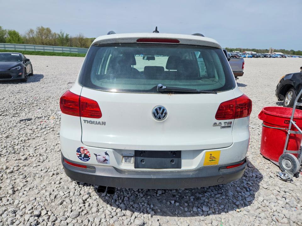 2015 Volkswagen Tiguan VIN WVGBV7AX0FW512888 COPART salvage auction — NORMAL WEAR, Mi - Dealer Only Clean Title, sold $600 on 2026-07-16 (photo 6)