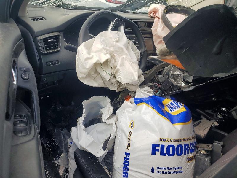 2017 Nissan Rogue VIN JN1BJ1CR4HW135483 COPART salvage auction — FRONT END, RI - SALVAGE CERTIFICATE OF TITLE, sold $425 on 2026-07-09 (photo 8)