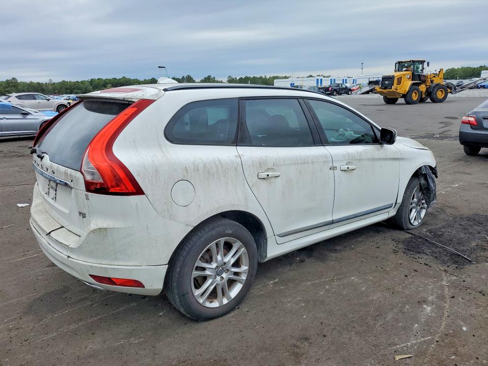 2015 Volvo VIN YV440MDJ8F2676329 COPART salvage auction — FRONT END, Fl - Certificate Of Title, sold $675 on 2026-07-27 (photo 3)