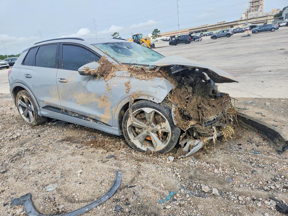 2025 Audi Q4 e-tron VIN WA1LUBFZ2SP062801 COPART salvage auction — ALL OVER, La - Cert Of Title-Salvage, sold $2,800 on 2026-07-08 (photo 4)