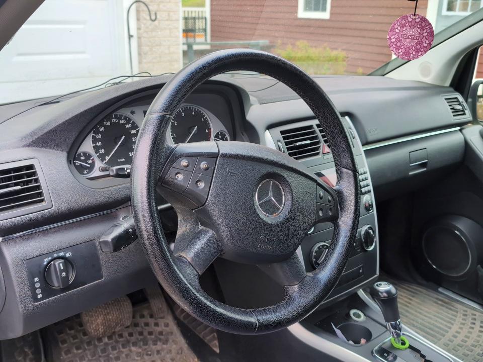 2008 Mercedes-benz B-class VIN WDDFH33XX8J322475 COPART salvage auction — NORMAL WEAR, Ns - Cert Of Registration (P), sold $400 on 2026-07-15 (photo 9)