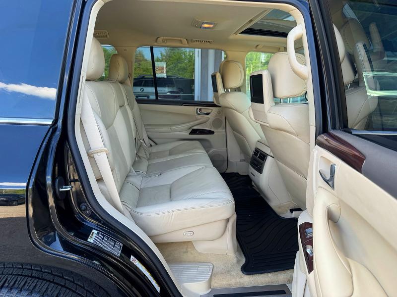 2015 Lexus Lx 570 VIN JTJHY7AX9F4181761 COPART salvage auction — MINOR DENT/SCRATCHES, OK - CERTIFICATE OF TITLE, sold $26,000 on 2026-07-02 (photo 6)