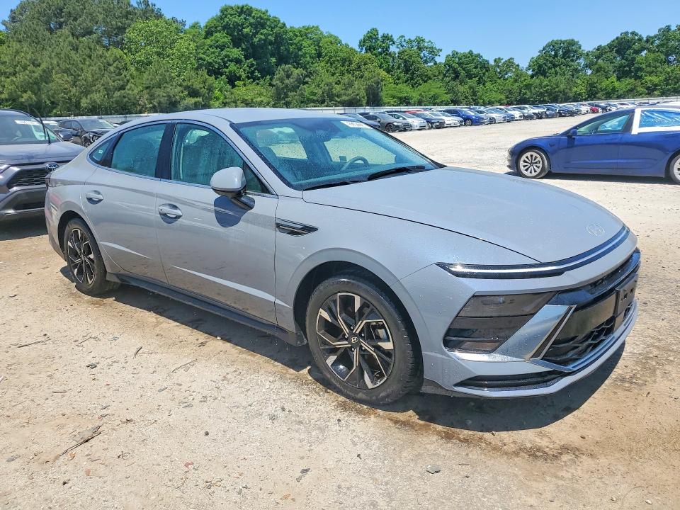 2025 Hyundai Sonata VIN KMHL64JA1SA468290 COPART salvage auction — REAR END, Tx - Nonrepairable Title, sold $9,300 on 2026-07-06 (photo 4)