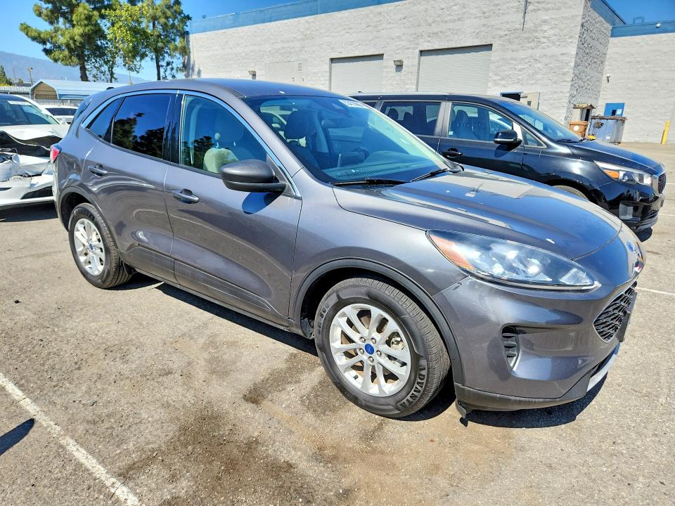 2022 Ford Escape VIN 1FMCU0BZ1NUA25787 COPART salvage auction — MINOR DENT/SCRATCHES, Ca - Dis/Dlr/Exp Only Clean Title (P), sold $7,400 on 2026-07-28 (photo 4)