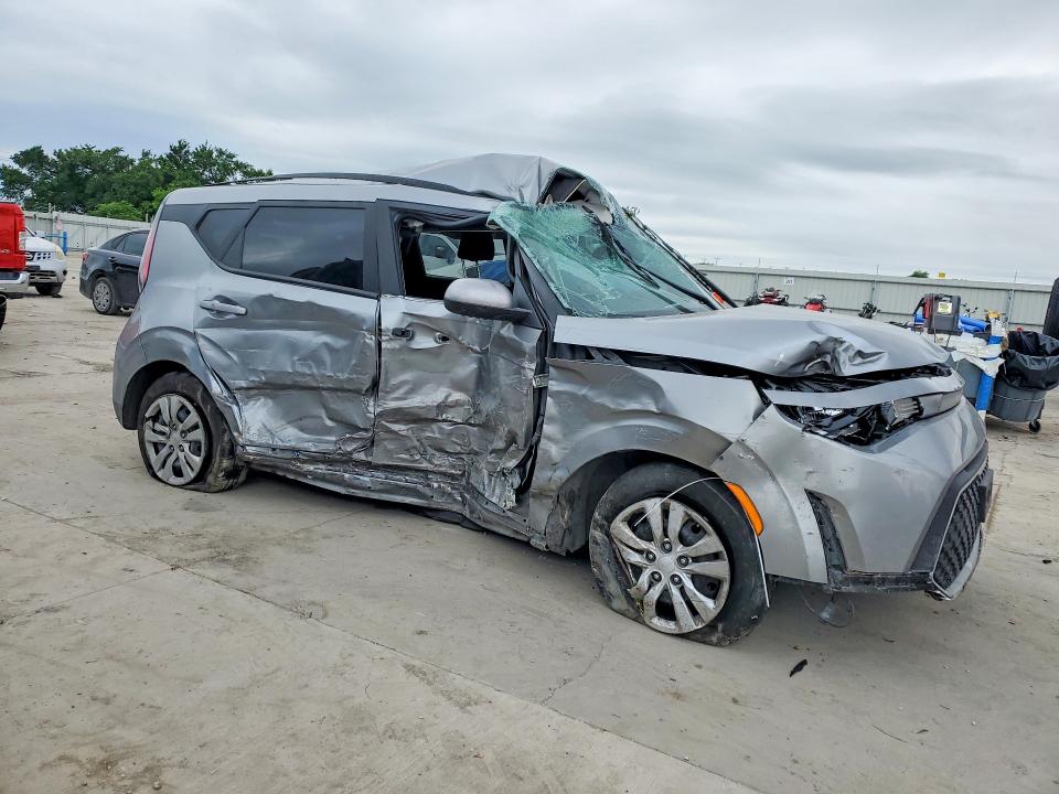 2025 Kia Soul VIN KNDJ23AU8S7958721 COPART salvage auction — SIDE, Tx - Salvage Vehicle Title, sold $1,600 on 2026-07-13 (photo 4)