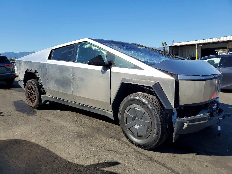 2025 Tesla Cybertruck VIN 7G2CEHED4SA063495 COPART salvage auction — FRONT END, Ca - Salvage Certificate, sold $25,500 on 2026-07-13 (photo 4)