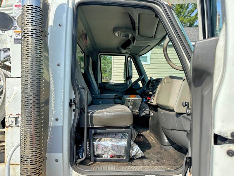 2011 International 4000 series VIN 1HTMKAAR3BH319642 COPART salvage auction — MINOR DENT/SCRATCHES, Tn - Certificate Of Title (P), sold $15,000 on 2026-07-29 (photo 8)