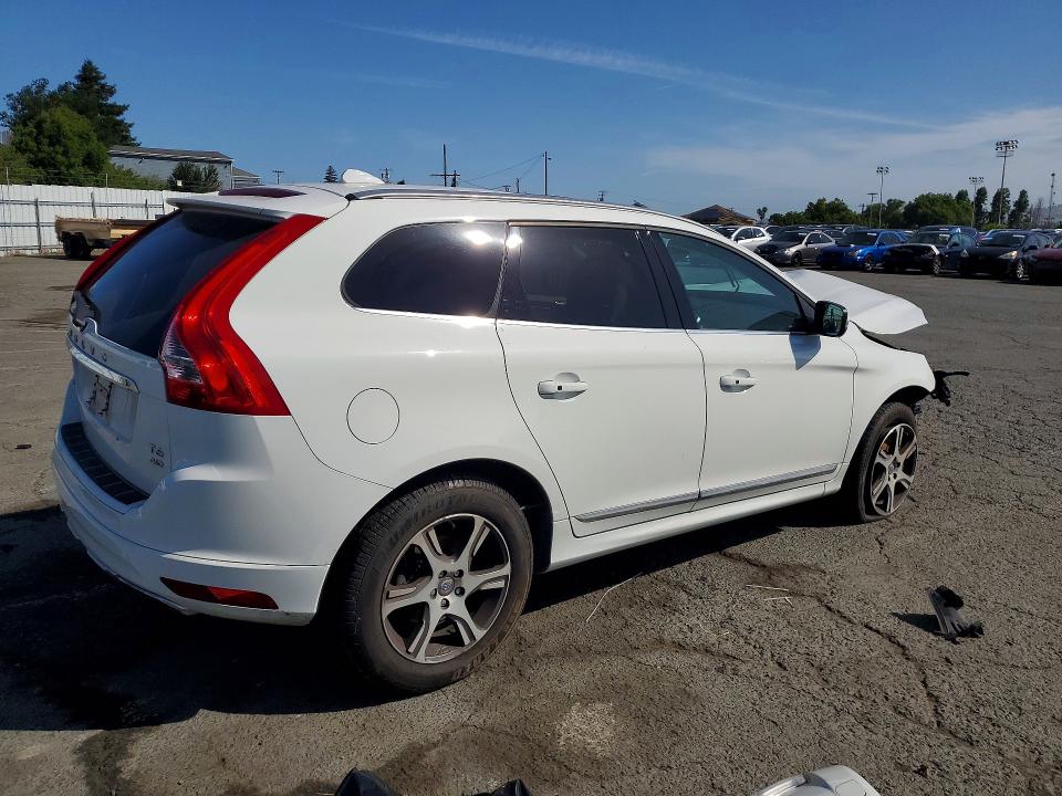 2015 Volvo VIN YV4902RD5F2615680 COPART salvage auction — FRONT END, Id - Salvage Certificate Of Title, sold $550 on 2026-08-07 (photo 3)