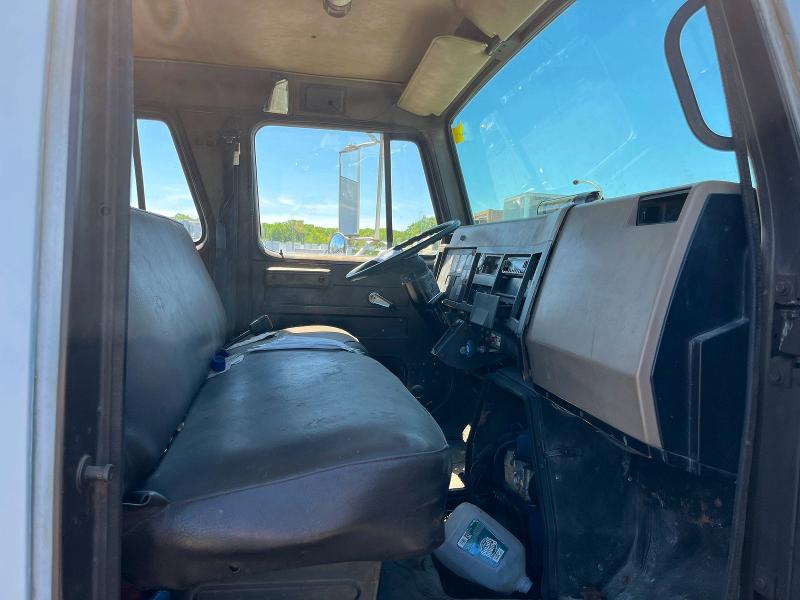 1990 International 4000 series VIN 1HTSDZZN1LH257967 COPART salvage auction — MINOR DENT/SCRATCHES, Pa - Cert Of Title-Formerly Abandon (P), sold $3,500 on 2026-07-09 (photo 5)