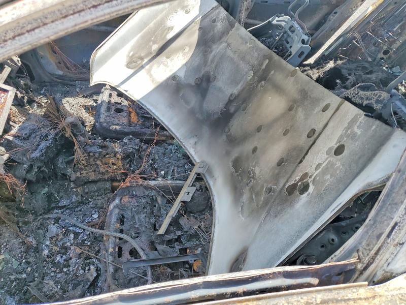 2017 Kia Cadenza VIN KNALB4J11H5037494 COPART salvage auction — BURN, Ca - Non-Repairable Vehicle Cert, sold $150 on 2026-07-20 (photo 7)