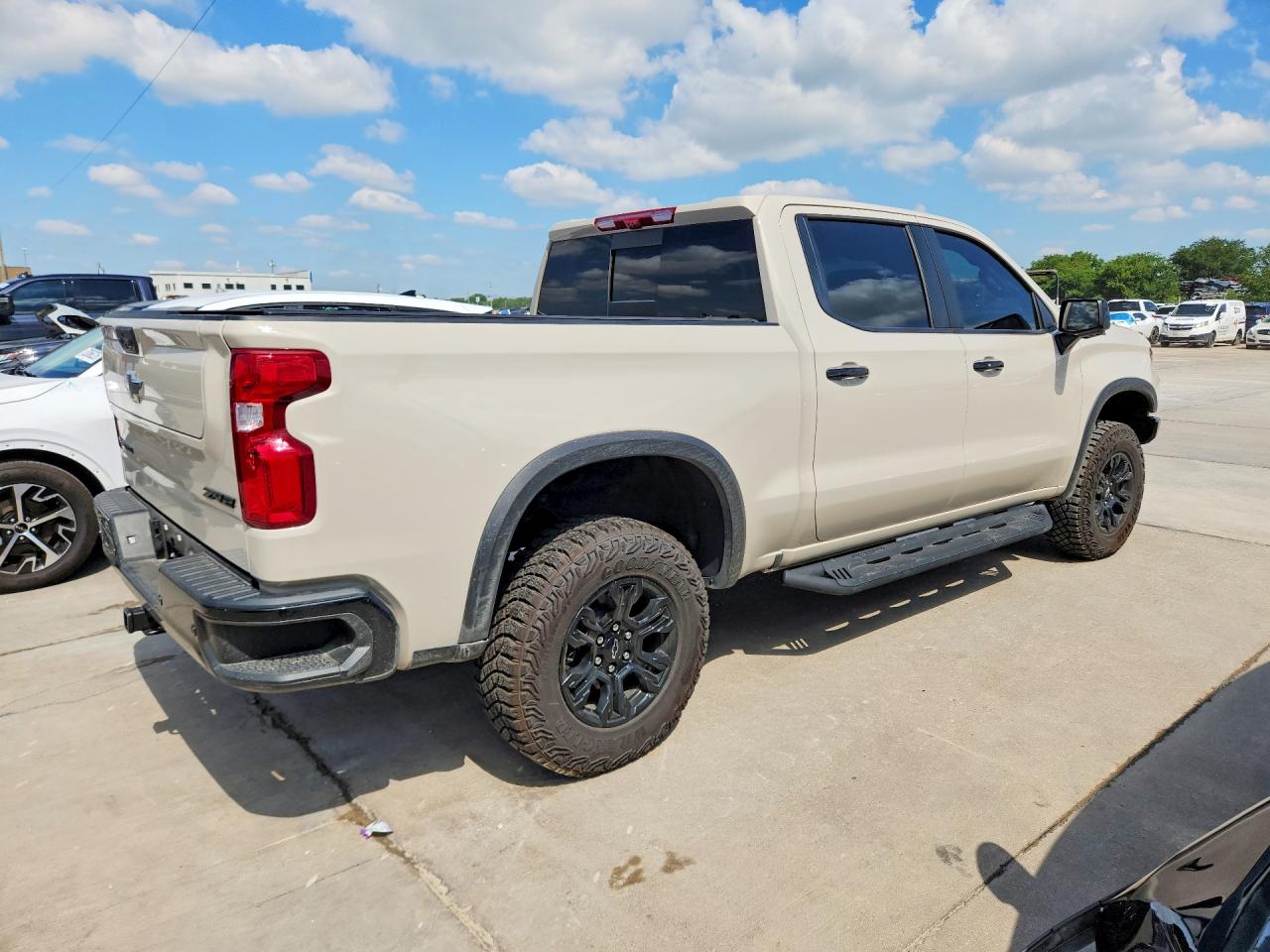 2026 Chevrolet Silverado VIN 3GCUKHE8XTG199423 COPART salvage auction — Front End, TX - SALVAGE VEHICLE TITLE, sold $41,000 on 2026-07-02 (photo 3)