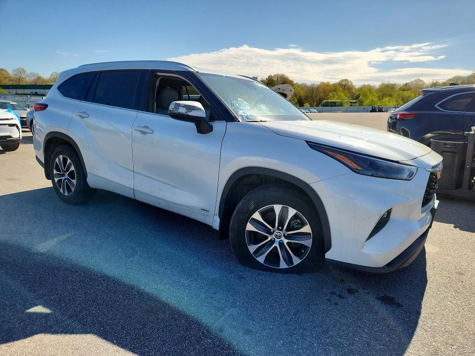 2022 Toyota Highlander hybrid VIN 5TDHBRCH4NS543312 COPART salvage auction — MECHANICAL, Ma - Certificate Of Title, sold $11,400 on 2026-07-02 (photo 4)