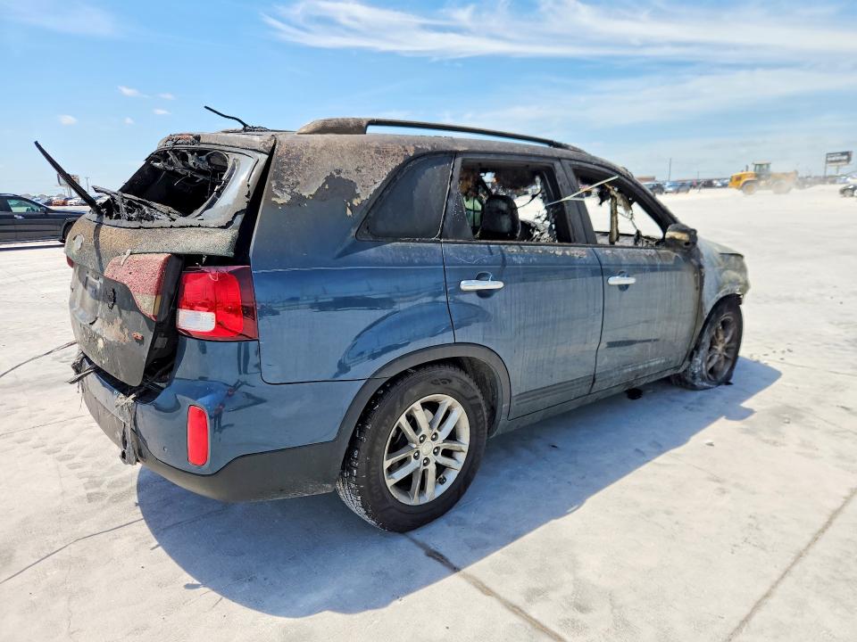 2015 Kia Sorento VIN 5XYKT3A64FG584538 COPART salvage auction — BURN, Tx - Nonrepairable Title, sold $175 on 2026-07-07 (photo 3)