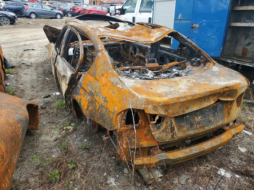 2007 BMW 3 series VIN WBAVC93547KX53700 COPART salvage auction — BURN, ON - PERMIT IRREPAIRABLE, sold $100 on 2026-07-14 (photo 2)
