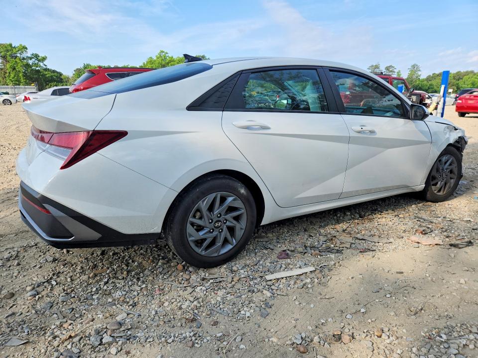 2024 Hyundai Elantra VIN KMHLM4DG0RU749298 COPART salvage auction — FRONT END, Salvage Title, sold $5,800 on 2026-07-14 (photo 3)