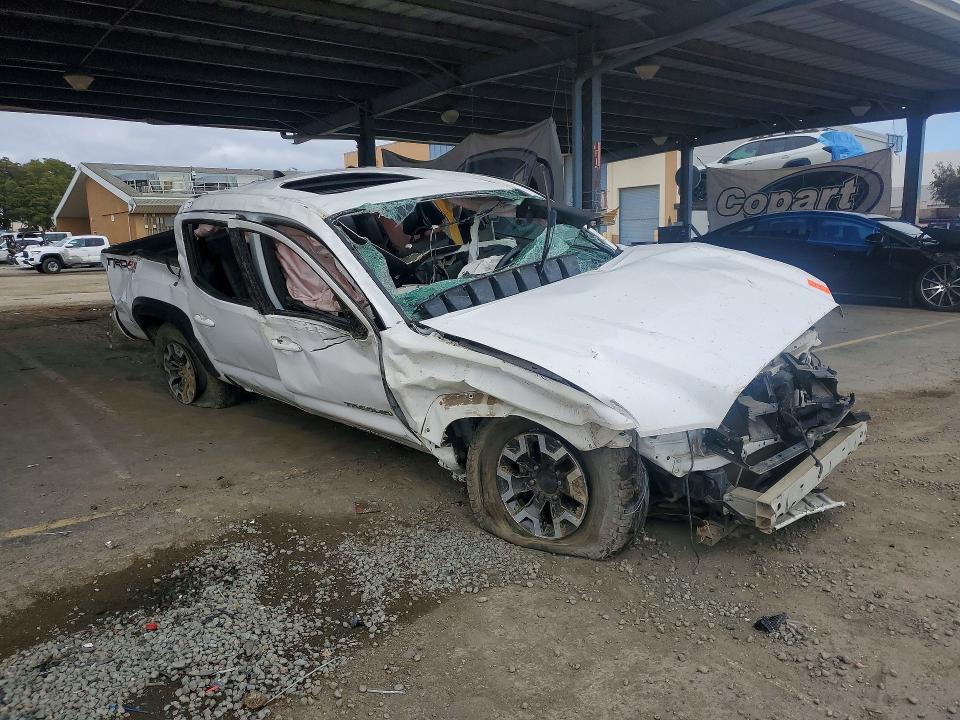 2019 Toyota Tacoma VIN 5TFCZ5AN9KX188554 COPART salvage auction — ROLLOVER, CA - NON-REPAIRABLE VEHICLE CERT, sold $300 on 2026-07-21 (photo 4)