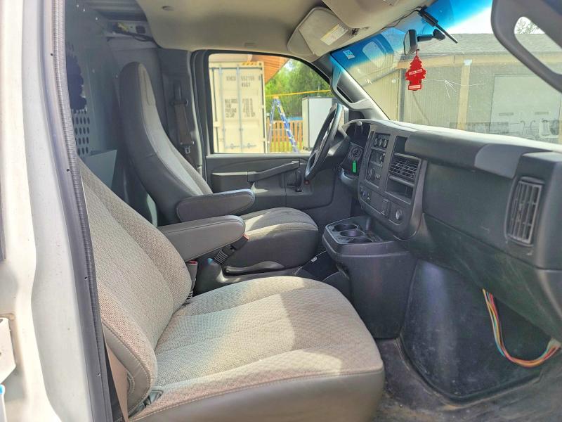 2017 Gmc Savana VIN 1GTW7AFF6H1280794 COPART salvage auction — MINOR DENT/SCRATCHES, On - Permit No Brand - Unfit (P), sold $5,600 on 2026-07-03 (photo 5)