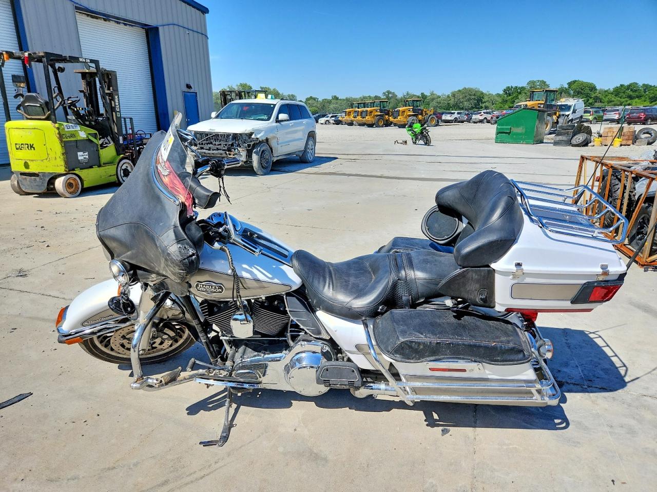 2009 Harley Davidson Flhtcu VIN 1HD1FC4169Y624261 COPART salvage auction — Front End, IL - SALVAGE CERTIFICATE, sold $1,300 on 2026-07-09 (photo 3)