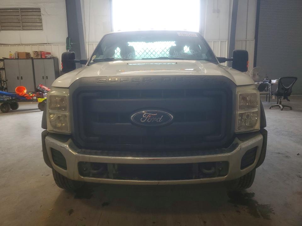 2015 Ford F-550 super duty VIN 1FDUF5GT9FEB83516 COPART salvage auction — MINOR DENT/SCRATCHES, NC - DEALER ONLY CLEAN TITLE, sold $8,900 on 2026-07-09 (photo 5)