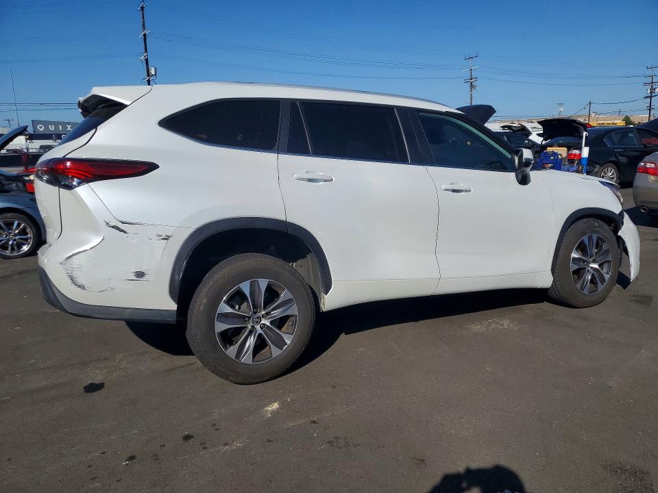 2023 Toyota Highlander VIN 5TDKDRAH6PS024820 COPART salvage auction — FRONT END, CA - SALVAGE CERTIFICATE, sold $15,400 on 2026-08-24 (photo 3)