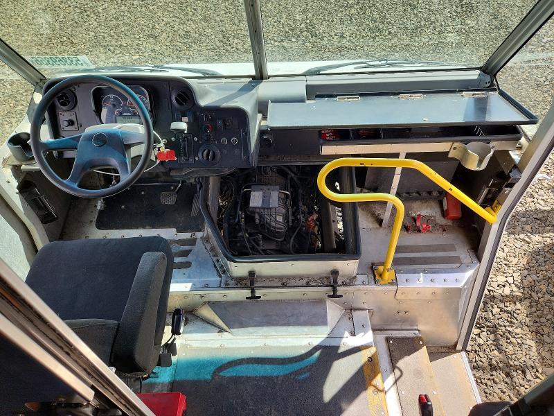 2016 Freightliner All models VIN 4UZAC2DV1GCHX0616 COPART salvage auction — MINOR DENT/SCRATCHES, CT, sold $4,750 on 2026-09-15 (photo 8)