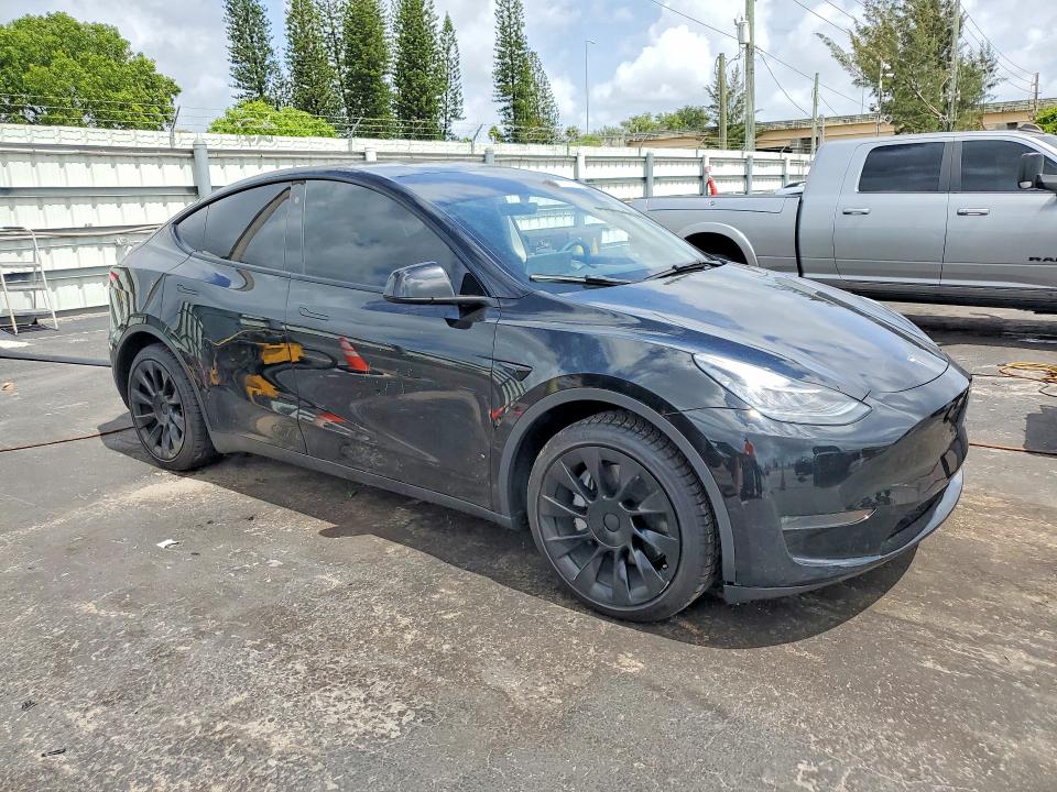 2023 Tesla Model y VIN 7SAYGDEE5PA078442 COPART salvage auction — SIDE, Fl - Cert Of Title Slvg Rebuildable, sold $11,900 on 2026-07-13 (photo 4)
