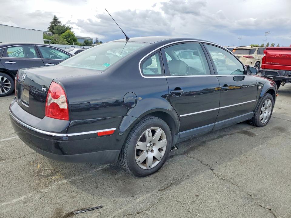 2003 Volkswagen Passat VIN WVWRH63B93P035843 COPART salvage auction — MINOR DENT/SCRATCHES, Ca - Dis/Dlr/Exp Only Clean Title, sold $125 on 2026-07-06 (photo 3)