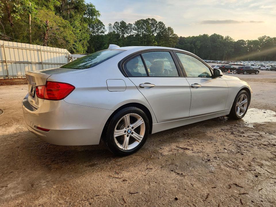 2014 BMW 3 series VIN WBA3B3G50ENR82310 COPART salvage auction — MINOR DENT/SCRATCHES, NC - DEALER ONLY CLEAN TITLE, sold $625 on 2026-07-09 (photo 3)