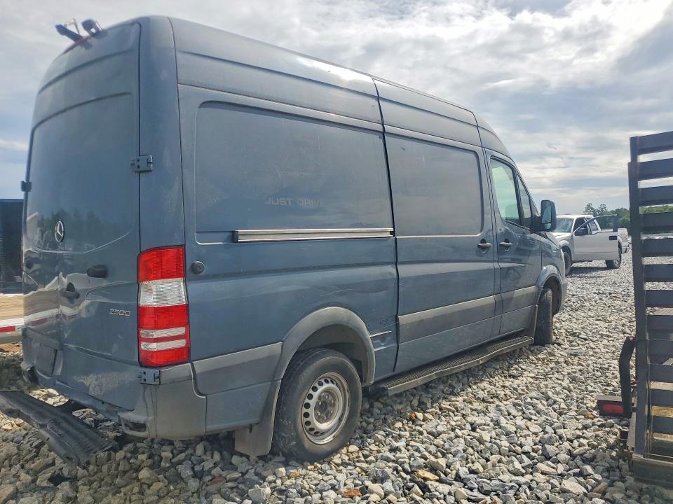 2018 Mercedes-benz Sprinter VIN WD3PE7CD1JP638297 COPART salvage auction — MINOR DENT/SCRATCHES, In - Certificate Of Title (P), sold $7,400 on 2026-07-30 (photo 3)