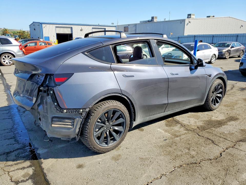 2022 Tesla Model y VIN 7SAYGDEE1NF362781 COPART salvage auction — REAR END, Ca - Salvage Certificate, sold $10,800 on 2026-07-31 (photo 3)