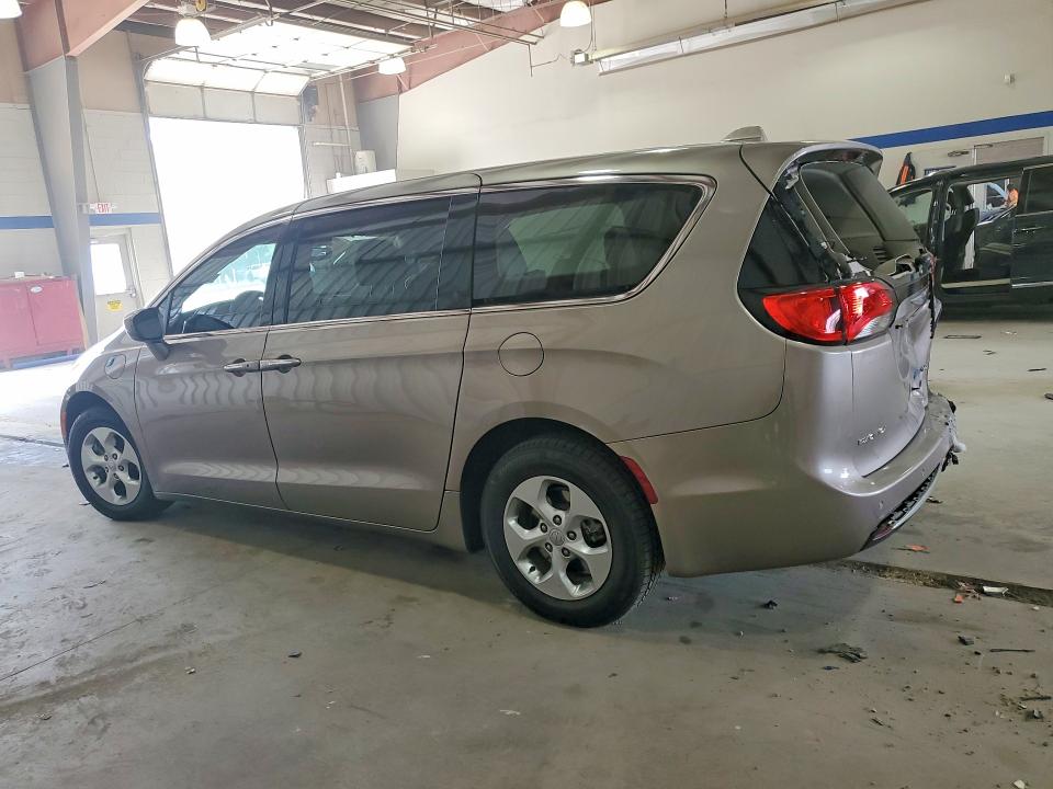 2018 Chrysler Pacifica VIN 2C4RC1H72JR126972 COPART salvage auction — REAR END, Va - Cert Of Title - Salvage, sold $2,350 on 2026-07-02 (photo 2)
