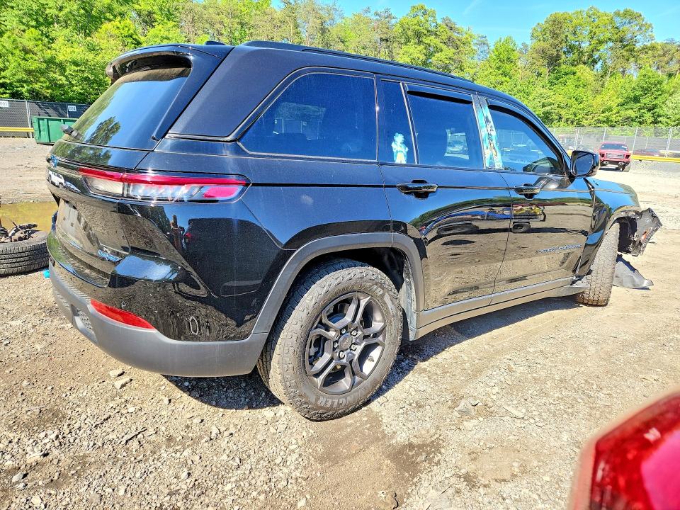 2024 Jeep Cherokee VIN 1C4RJYC60R8942910 COPART salvage auction — FRONT END, MD - CERT OF SALVAGE > 75% DAMAGE, sold $18,600 on 2026-07-31 (photo 3)