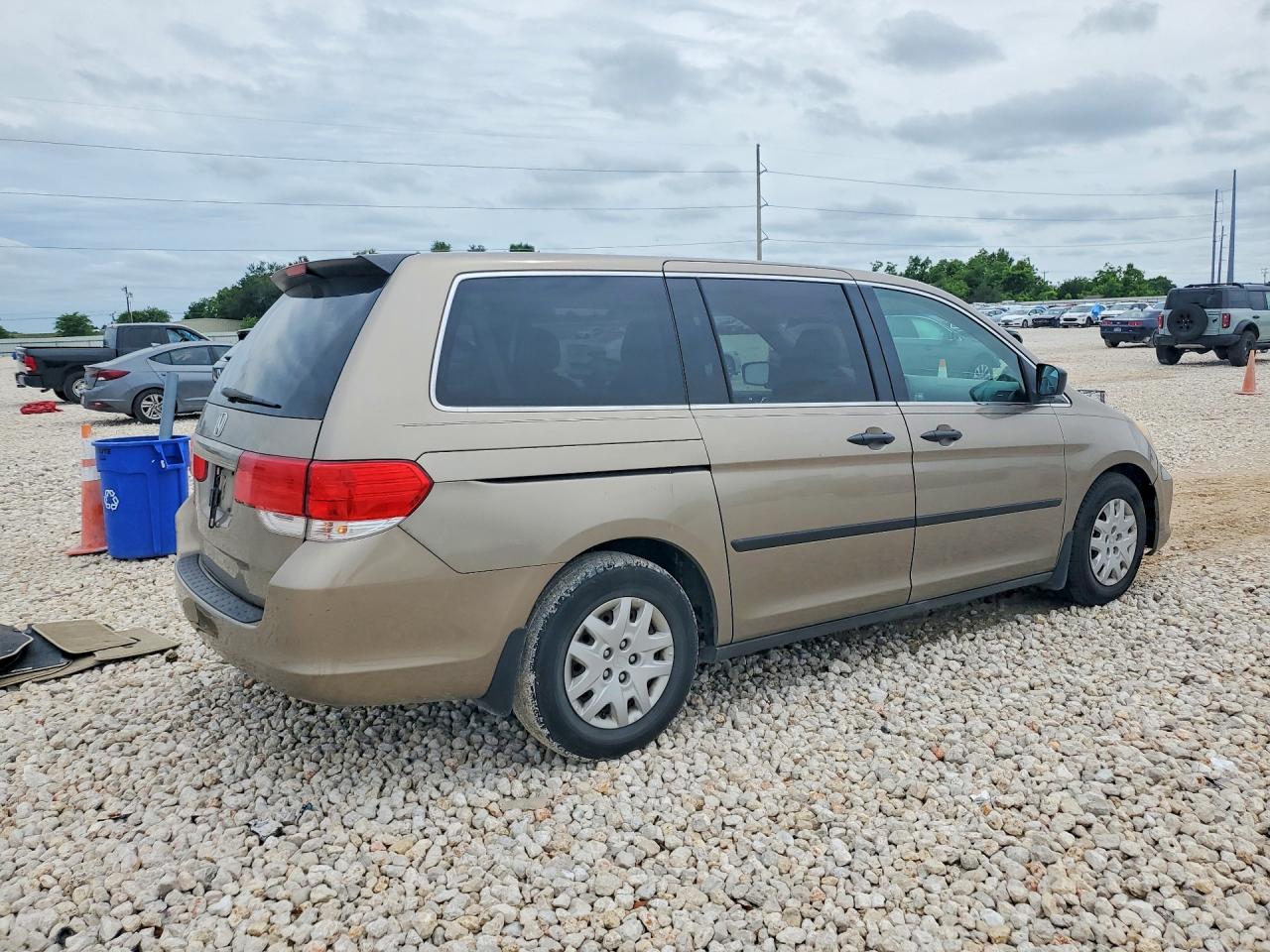 2010 Honda Odyssey VIN 5FNRL3H20AB001531 COPART salvage auction — Side, TX - SALVAGE VEHICLE TITLE, sold $400 on 2026-07-09 (photo 3)